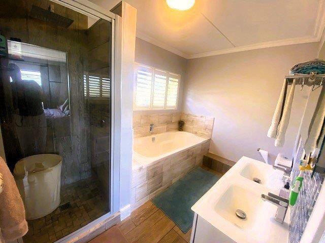 4 Bedroom Property for Sale in Bowtie Western Cape
